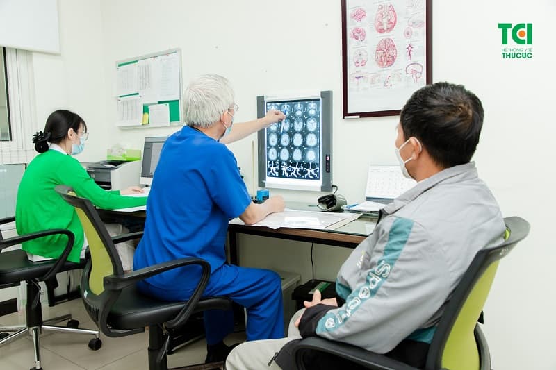 Chuyên gia hướng dẫn phục hồi sau tai biến