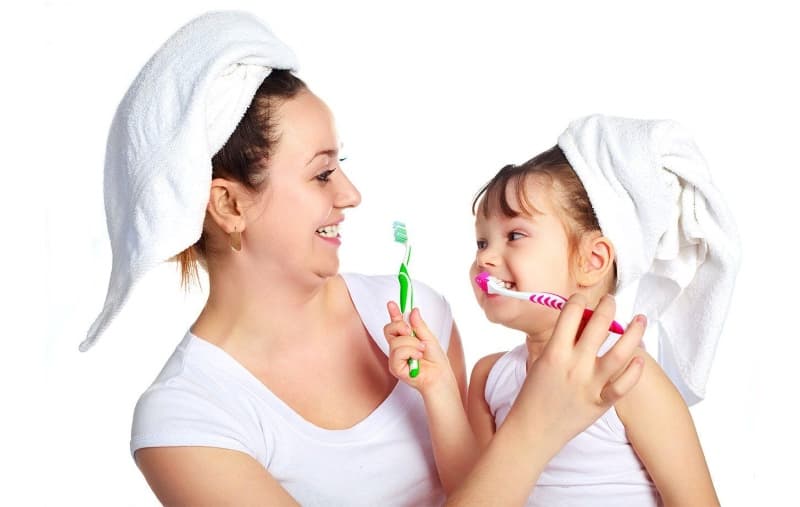 Chăm sóc răng miệng cho trẻ 3 tuổi cần sử dụng kem đánh răng có fluoride