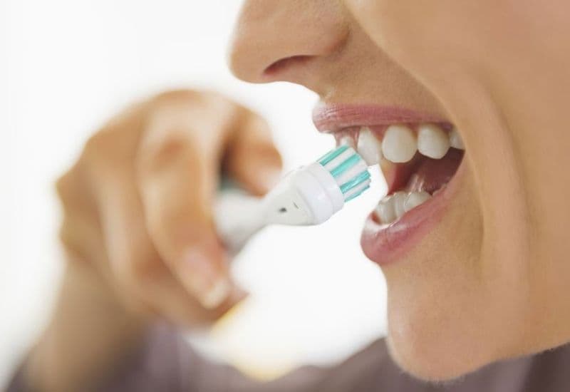 Việc chăm sóc răng miệng khoa học mỗi ngày là cách tốt nhất để ngăn ngừa tình trạng có răng sâu