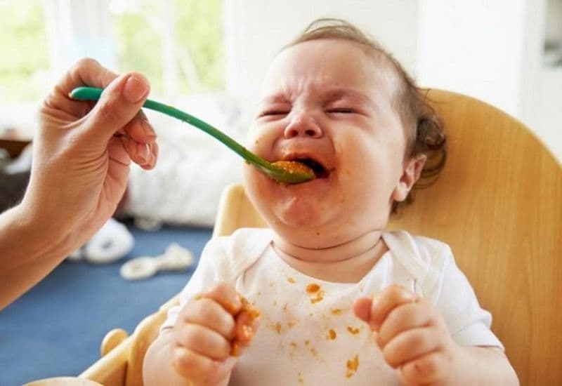 Dấu hiệu của trẻ suy dinh dưỡng thường phản ánh vấn đề ở hệ tiêu hóa và chế độ ăn uống.