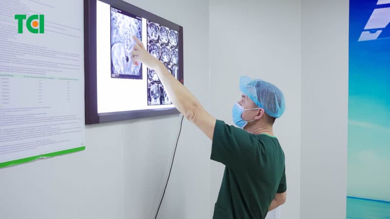 Người bệnh cần chủ động đi khám để được bác sĩ tư vấn và chỉ định phương pháp điều trị phù hợp