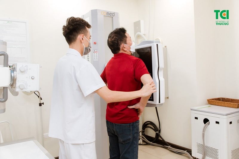 đi khám và phối hợp chặt chẽ với các chuyên gia y tế