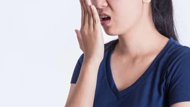 Đau dạ dày gây hôi miệng: Nguyên nhân và cách khắc phục