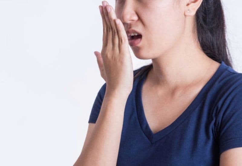 Hôi miệng làm giảm sự tự tin mỗi khi bạn giao tiếp với người khác.