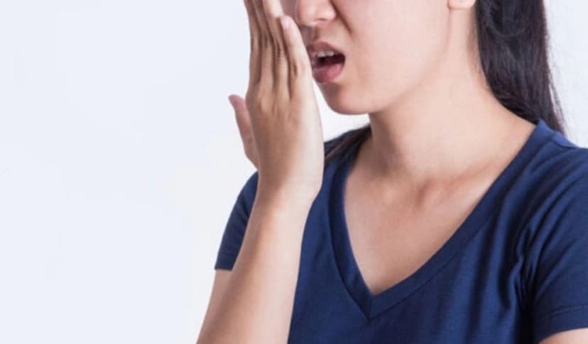 Mùi hôi ở miệng – Nguyên nhân và giải pháp khắc phục hiệu quả