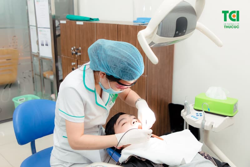 Nhổ hai răng sâu cùng lúc có gây biến chứng không?