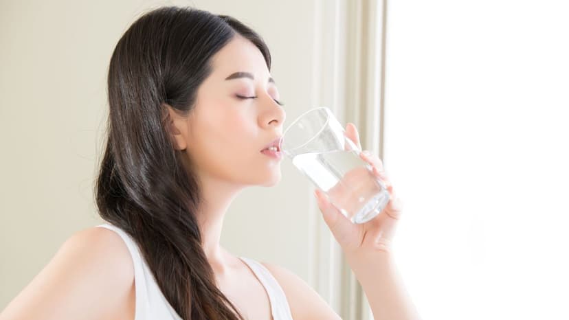 Ợ chua uống nước gì? Giải đáp từ chuyên gia tiêu hóa