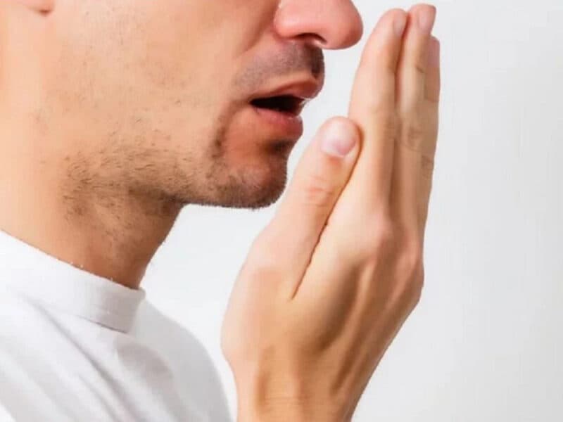 Ợ hơi kéo dài có thể do bệnh lý dạ dày.