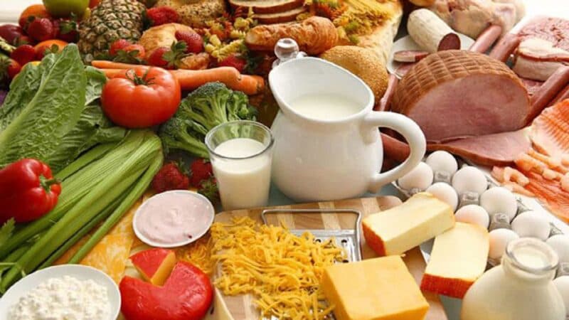 dinh dưỡng là một yếu tố có thể kiểm soát được nhằm làm chậm quá trình mất xương và hỗ trợ tái tạo cấu trúc xương