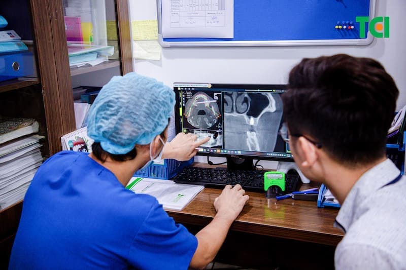 Trám răng sâu sứt mẻ cần phác đồ điều trị phù hợp của bác sĩ