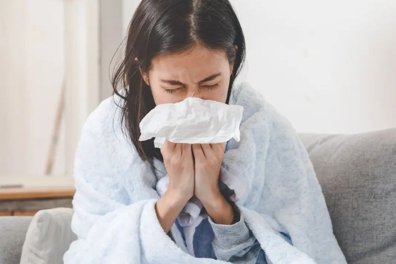 cần đeo khẩu trang, che miệng khi mắc bệnh lao