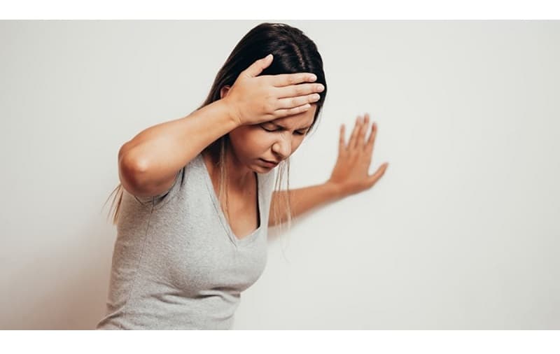 Dấu hiệu của đột quỵ nhẹ thường xuất hiện đột ngột và thay đổi tùy vùng não bị tổn thương