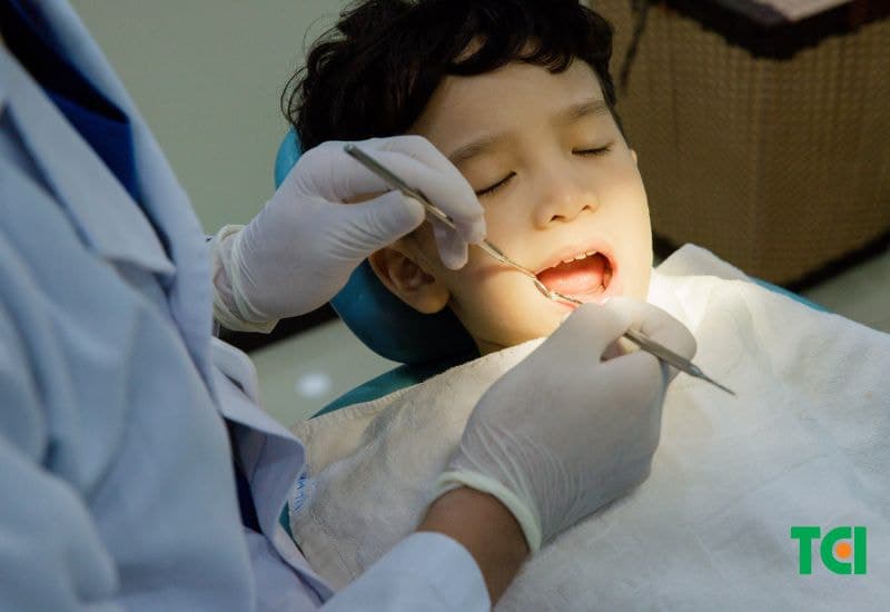 Chữa hôi miệng ở trẻ em tại nhà không hiệu quả, hãy đưa trẻ đến nha khoa thăm khám