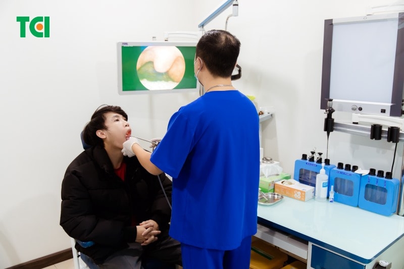 Cách để nhanh hết nhiệt miệng hiệu quả: Thăm khám bác sĩ nếu tình trạng trở nên nghiêm trọng hơn