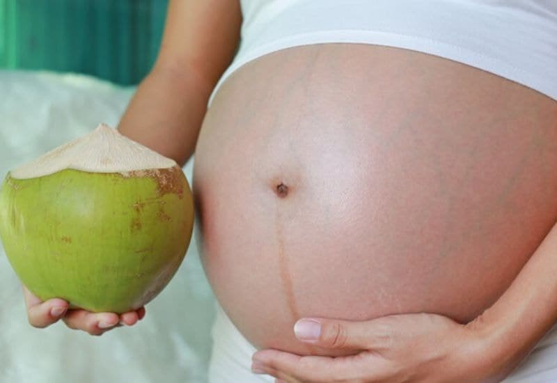 bà bầu có nên uống nước dừa không? Câu trả lời là có