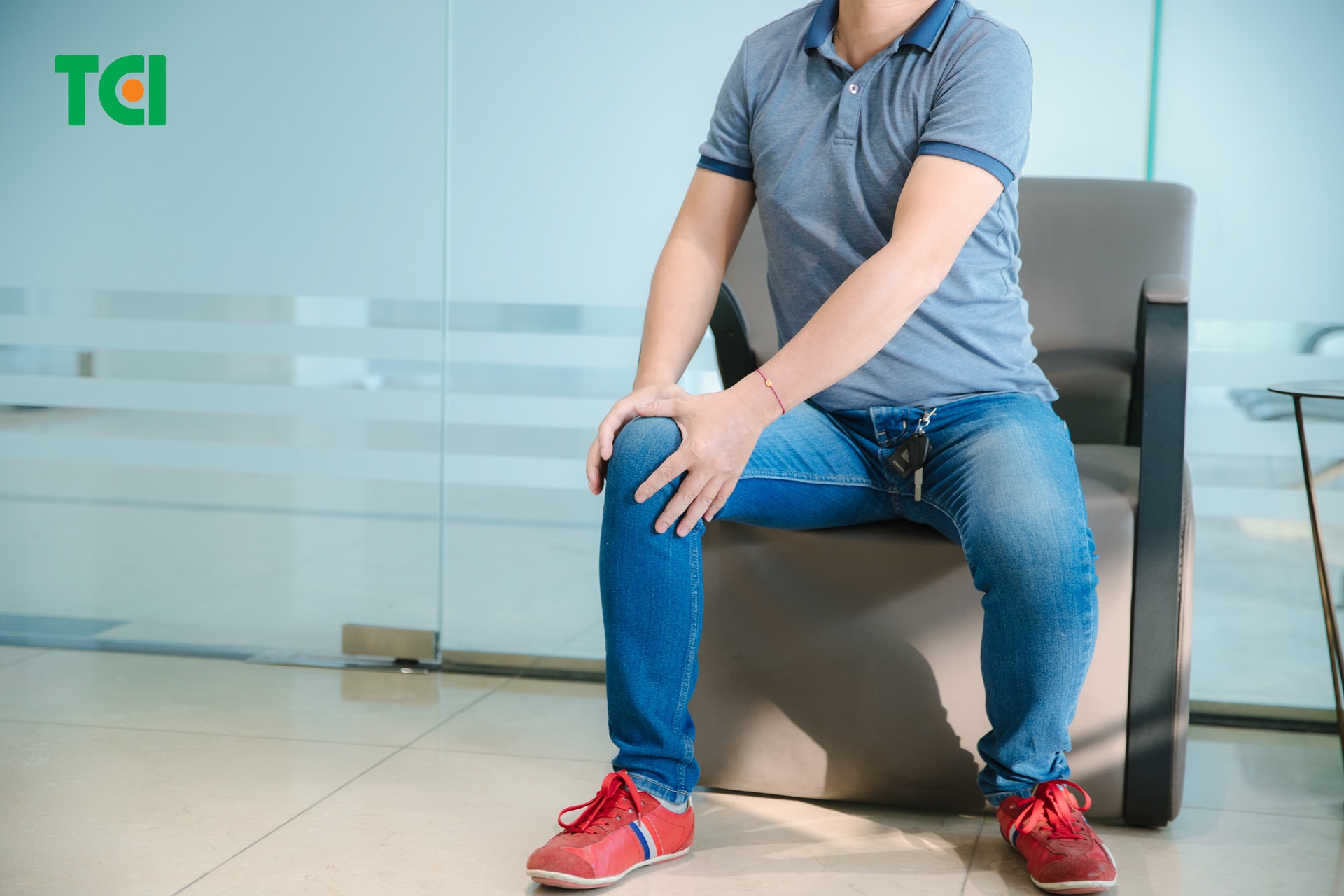 Nhiều bệnh nhân thấp tim có biểu hiện viêm đa khớp cấp, tập trung ở các khớp lớn và vừa như gối, cổ tay