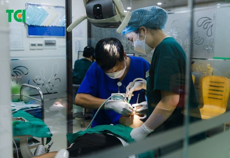 Cách chăm sóc răng miệng tối ưu là nên đi khám nha khoa định kỳ