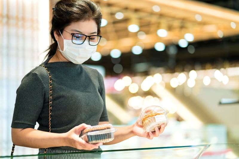 Khi lựa chọn bánh dinh dưỡng cho trẻ, việc đọc kỹ thành phần trên bao bì là bước quan trọng nhất.