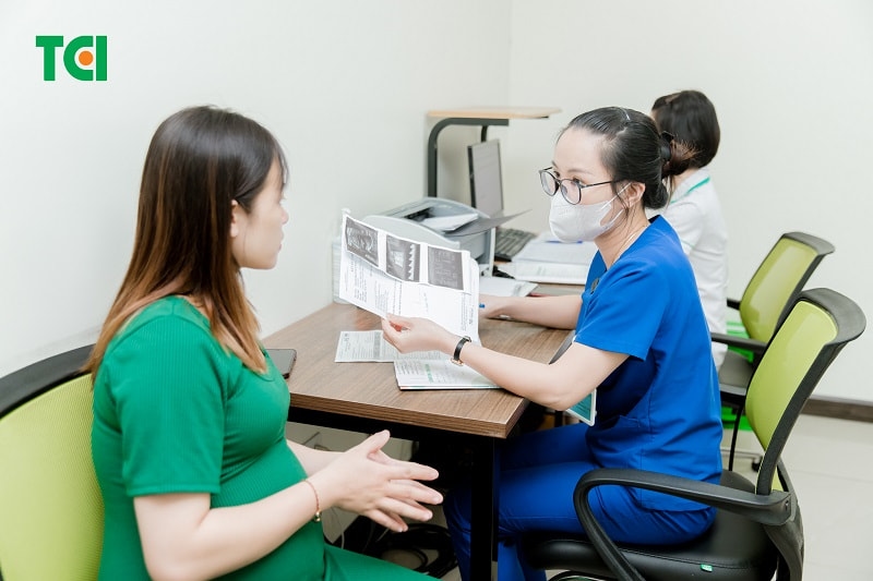 dinh dưỡng cho bà bầu 3 tháng giữa - đi khám thai định kỳ
