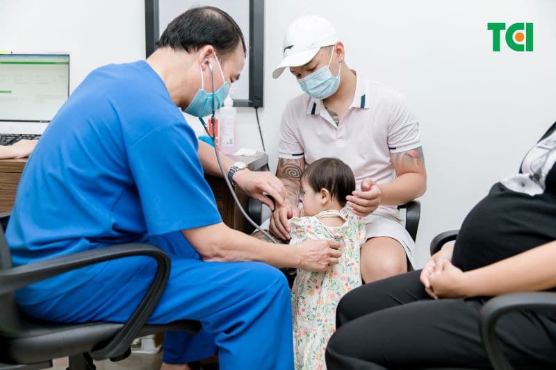 trẻ em ăn cá hồi có tốt không