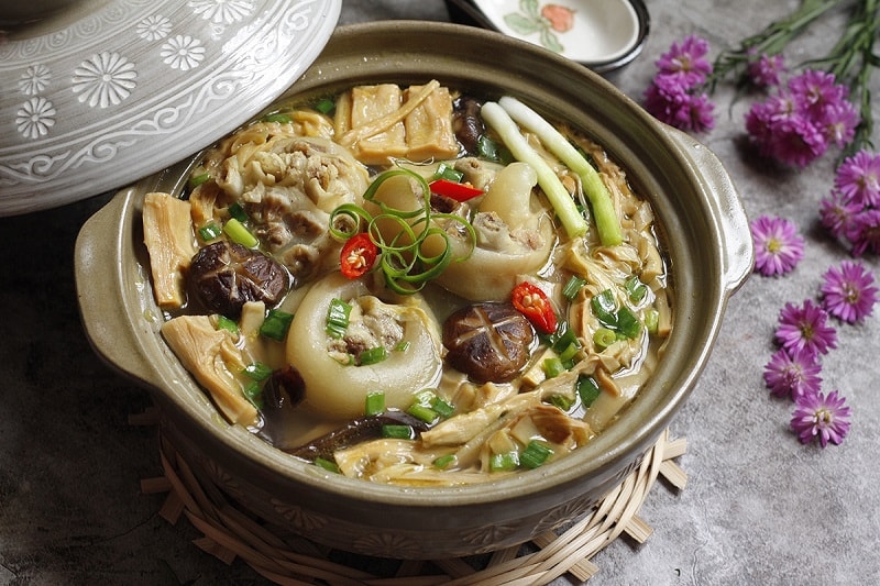 thức ăn lợi sữa cho mẹ sinh mổ - móng giò heo
