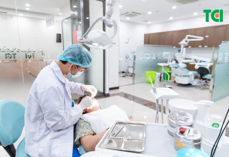 Mọc răng số 8 bị đau kéo dài hãy đến nha khoa để được thăm khám và điều trị kịp thời