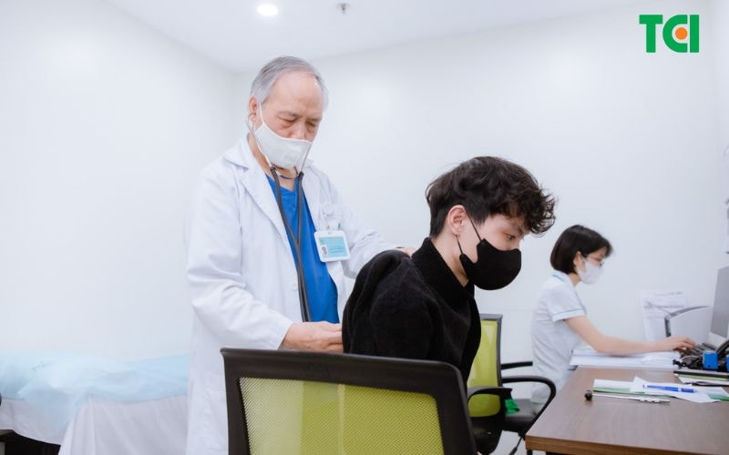 Làm sao khi gặp tình trạng thở khò khè kèm theo đờm?