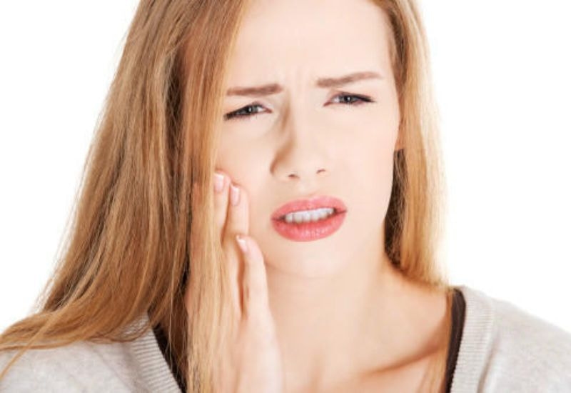 Nhiều người thấy bất tiện khi gặp phải tình trạng răng sâu bị nhức