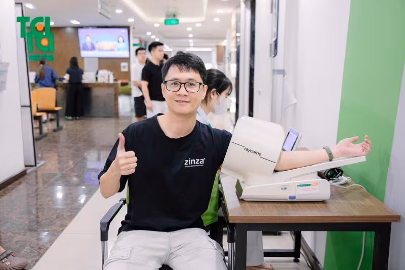 nhân viên đi khám sức khỏe