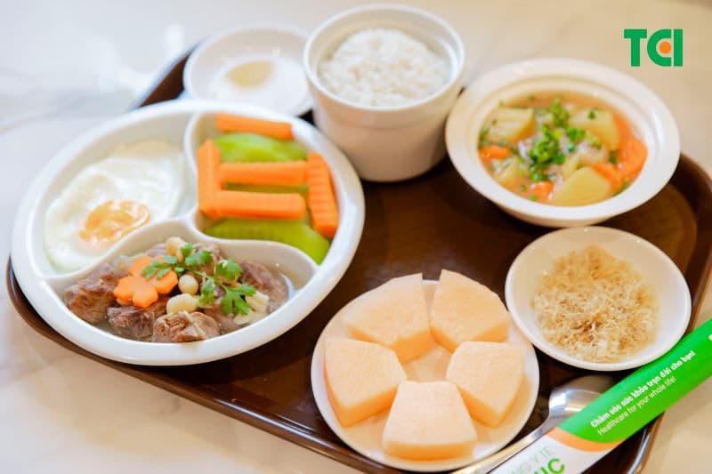 Thực đơn cho người đẻ mổ đa dạng, giúp mẹ lợi sữa và mau lành vết thương