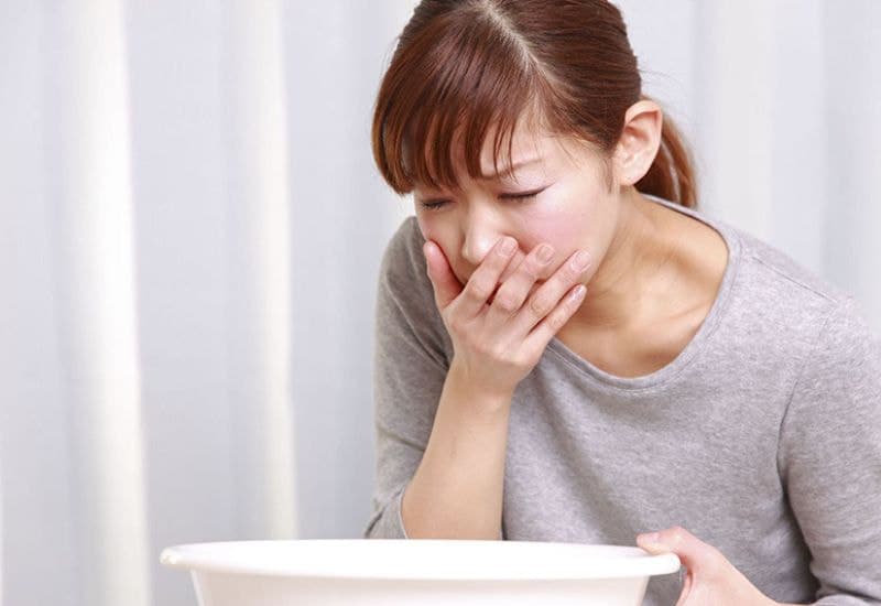 Buồn nôn hoặc ốm nghén sớm cũng là dấu hiệu mang thai tuần đầu tiên