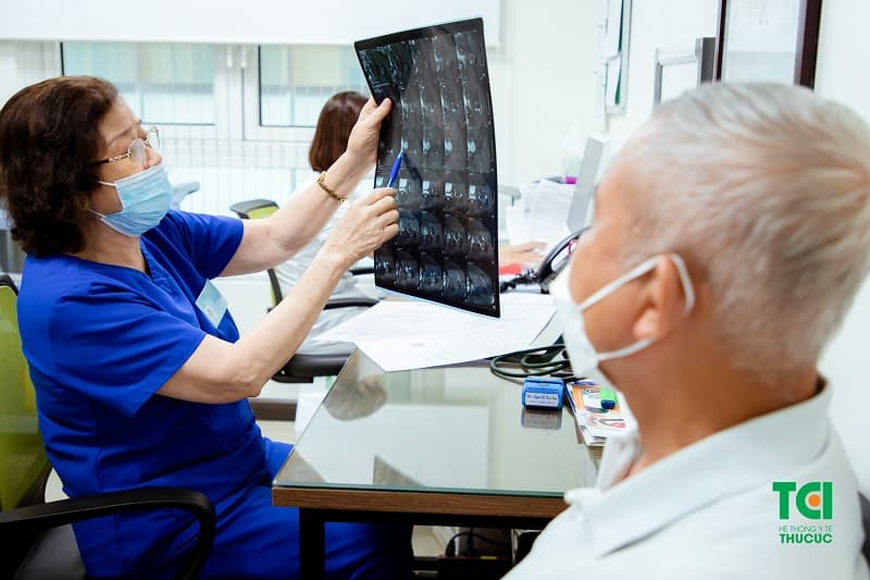 đi khám định kỳ tham khảo bác sĩ cơ xương khớp