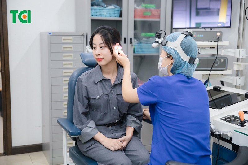 Nên ưu tiên những bệnh viện lớn, hội tụ bác sĩ thuộc nhiều chuyên khoa. Điều này giúp phát hiện bệnh toàn diện và giảm nguy cơ bỏ sót