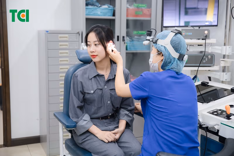 Nên ưu tiên những bệnh viện lớn, hội tụ bác sĩ thuộc nhiều chuyên khoa. Điều này giúp phát hiện bệnh toàn diện và giảm nguy cơ bỏ sót