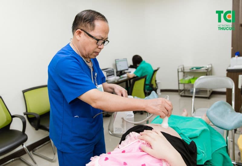 Đau bụng bên phải khi mang thai - Bác sĩ chẩn đoán và xử trí như thế nào?