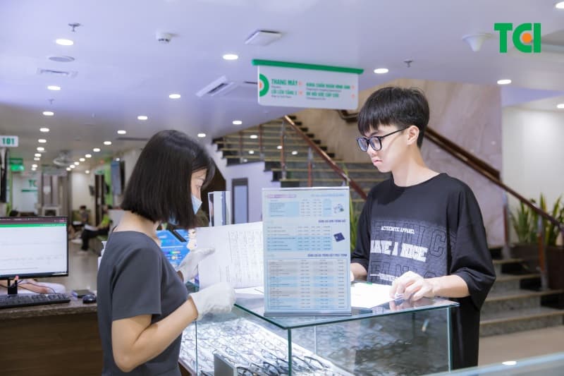 Đo mắt 3/10 là cận bao nhiêu độ? Chọn loại tròng kính và gọng kính phù hợp với nhu cầu sử dụng