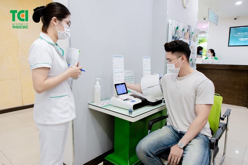 khám sức khỏe lâm sàng cho người trẻ