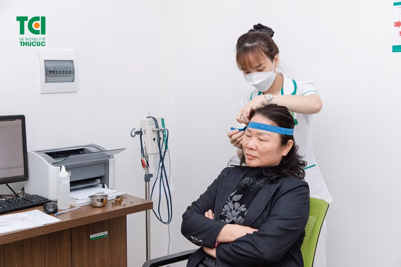 người già nên đi khám để đảm bảo hệ thần kinh