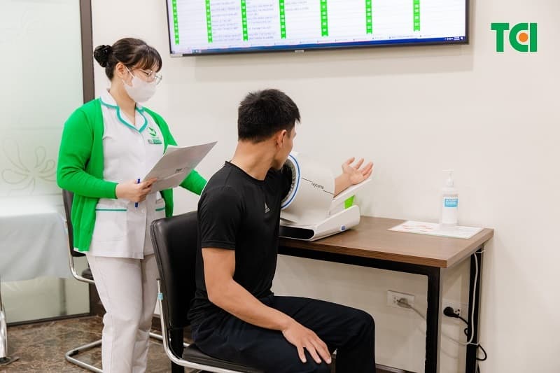 Nên đi khám sức khỏe định kỳ để tầm soát nguy cơ đột quỵ