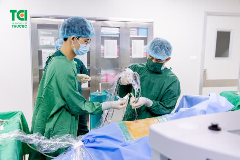 Tán sỏi nội soi qua da