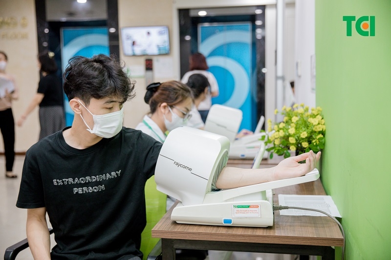 Doanh nghiệp có thể tận dụng các gói bảo hiểm sức khỏe tập thể để chia sẻ một phần chi phí khám định kỳ