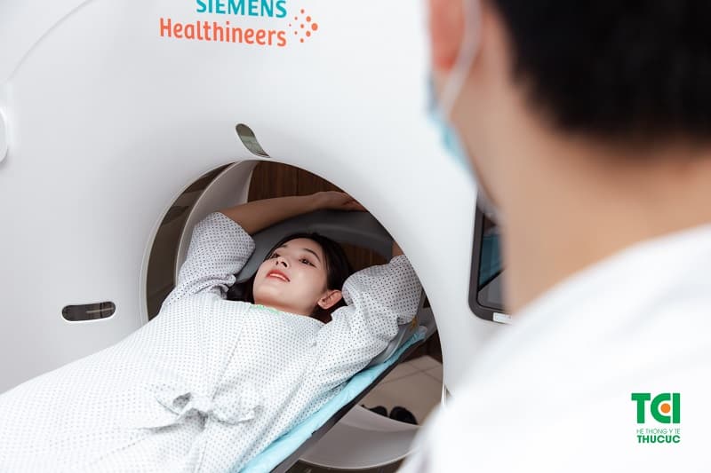 Việc kiểm tra sức khỏe thường xuyên giúp phát hiện sớm các yếu tố nguy cơ