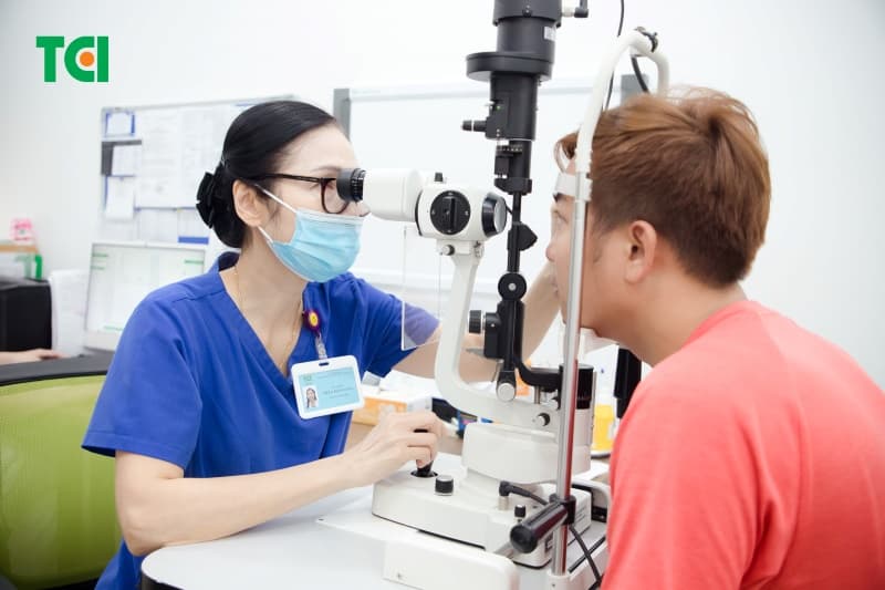 Tròng kính râm cận: Mua kính ở địa chỉ bệnh viện uy tín