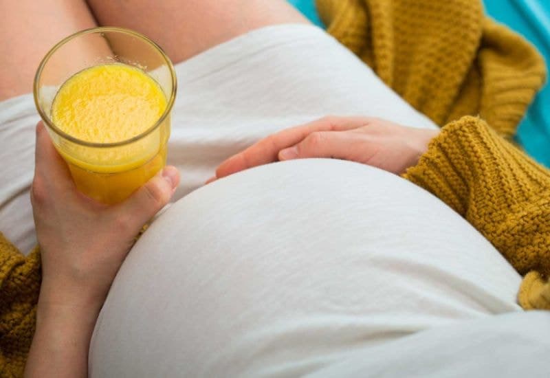 Bà bầu có nên ăn dứa luôn là thắc mắc của nhiều mẹ, nhất là trong 3 tháng đầu thai kỳ.