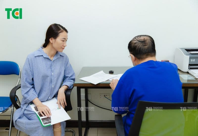 Bà bầu có nên ăn dứa luôn là thắc mắc của nhiều mẹ, nhất là trong 3 tháng đầu thai kỳ.