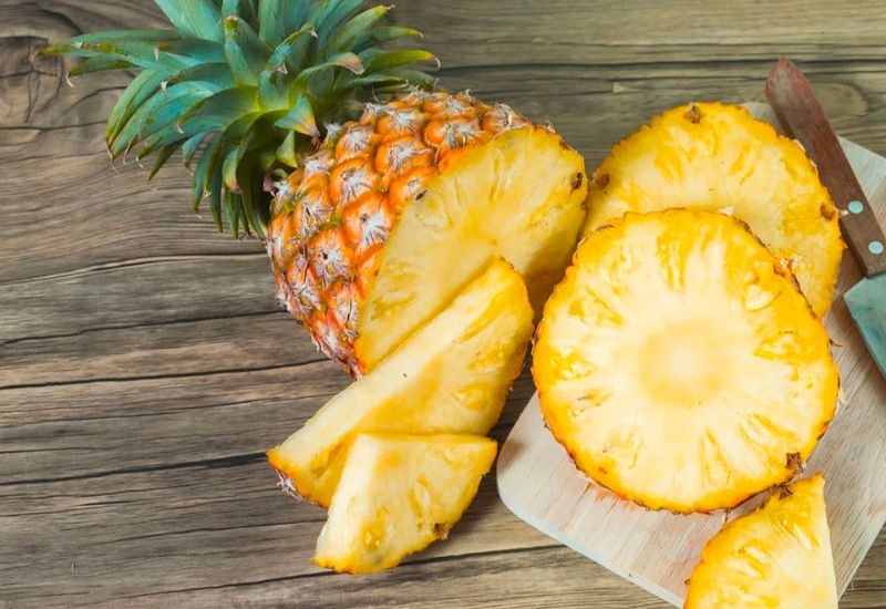 Bà bầu có nên ăn dứa luôn là thắc mắc của nhiều mẹ, nhất là trong 3 tháng đầu thai kỳ.