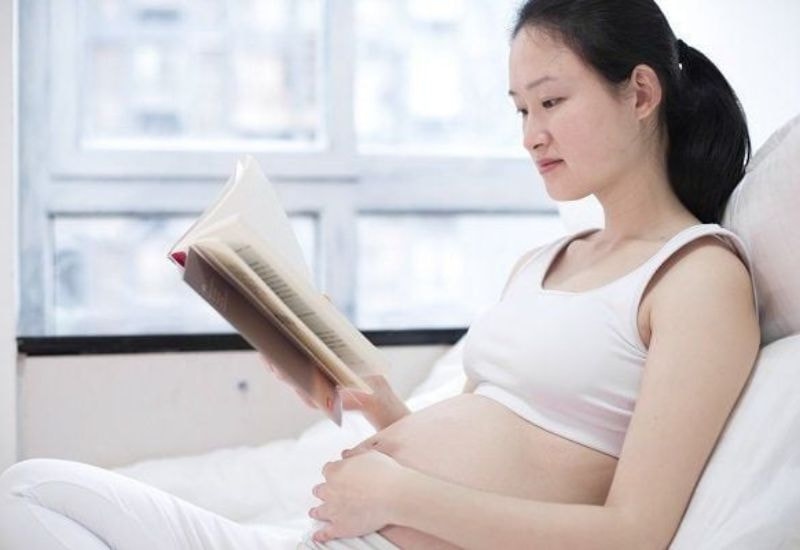 Bầu 3 tháng đầu nằm nhiều có tốt không là thắc mắc phổ biến của nhiều mẹ, đặc biệt là những người lần đầu mang thai.