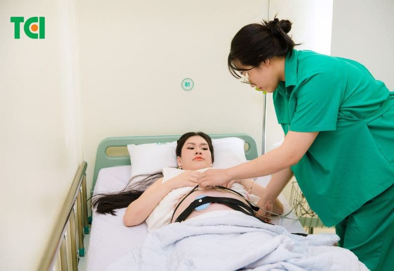 Bầu 3 tháng đầu nằm nhiều có tốt không là thắc mắc phổ biến của nhiều mẹ, đặc biệt là những người lần đầu mang thai.