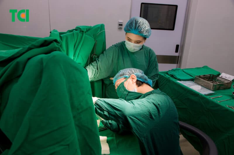 Phương pháp này sử dụng năng lượng Laser nhẹ nhàng đóng đường rò hậu môn mà không cần mổ mở