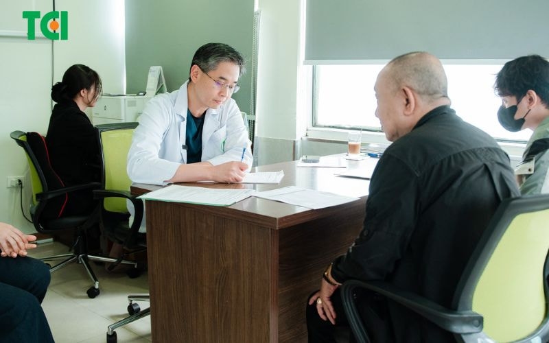 Điều trị ung thư dạ dày ngay từ khi biểu hiện ở giai đoạn đầu.